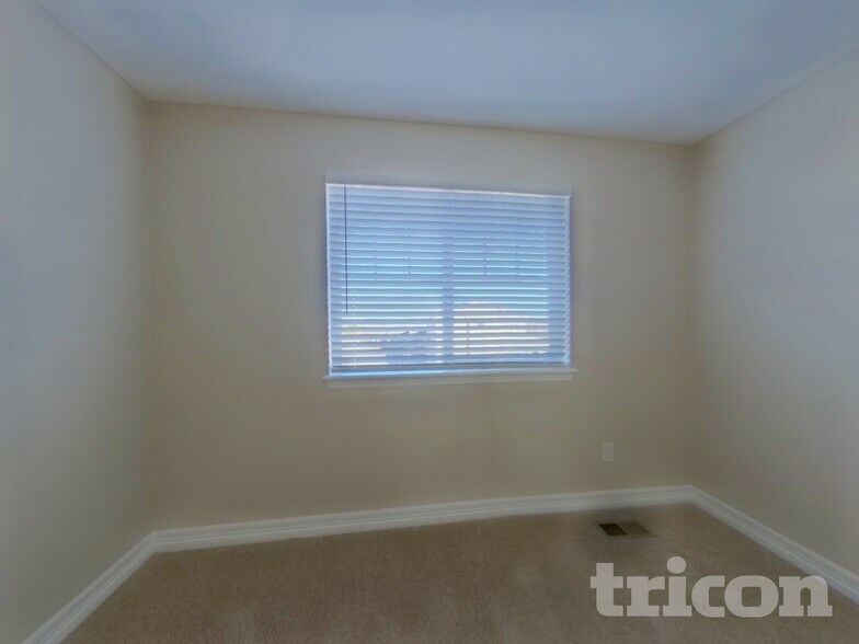 Building Photo - 12742 E 106th Ave