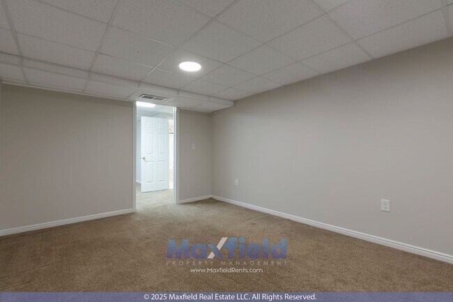 Building Photo - Beautiful 6BD, 3.5BTH, 3GAR Home in Cranberry Hills