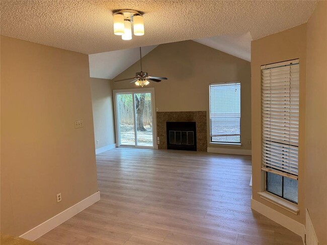 Building Photo - 1805 Golden Pheasant Dr