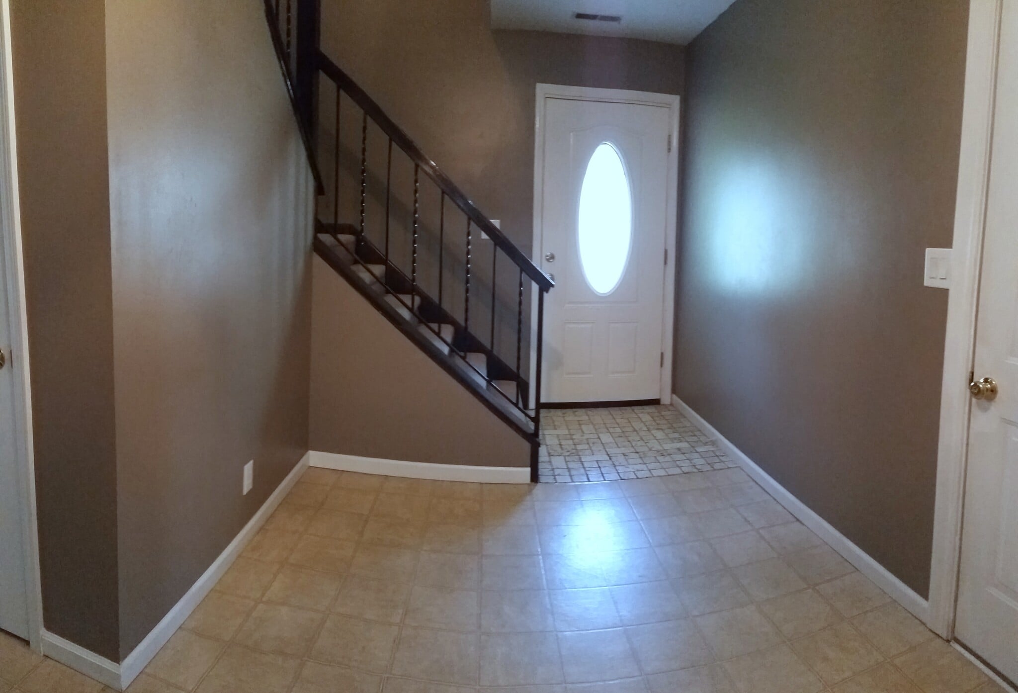 Foyer - 529 Strawberry Hill Rd
