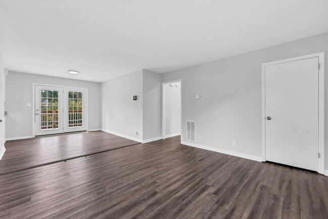 Building Photo - 3 Bedroom and 2 Bathroom with Finished Basement near Fort Campbell