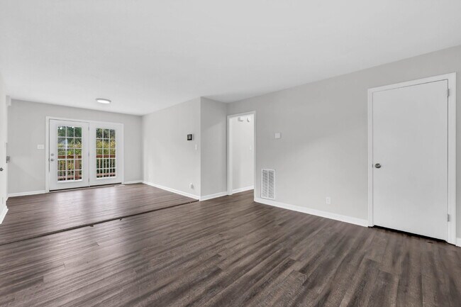 Building Photo - Move-in Special!! 3 Bedroom and 2 Bathroom...