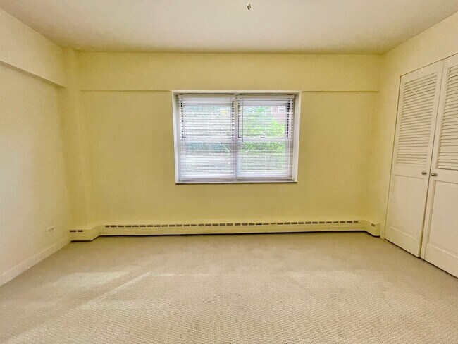 Building Photo - 4950 N Marine Dr