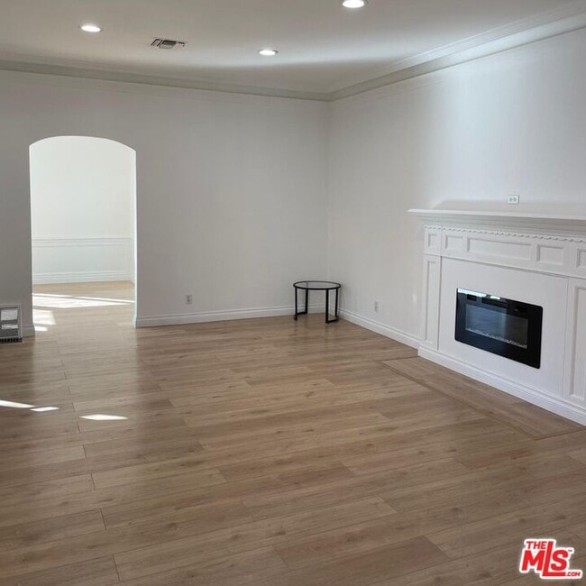 Building Photo - 5419 Gentry Ave