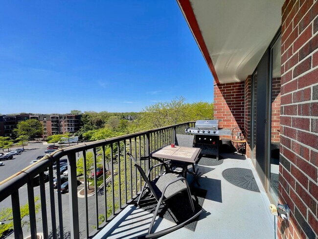 Building Photo - 509 Aurora Ave