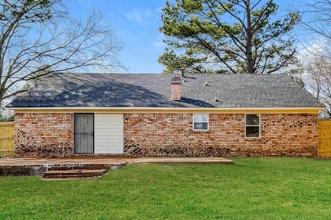 Building Photo - 4290 Park Forest Dr
