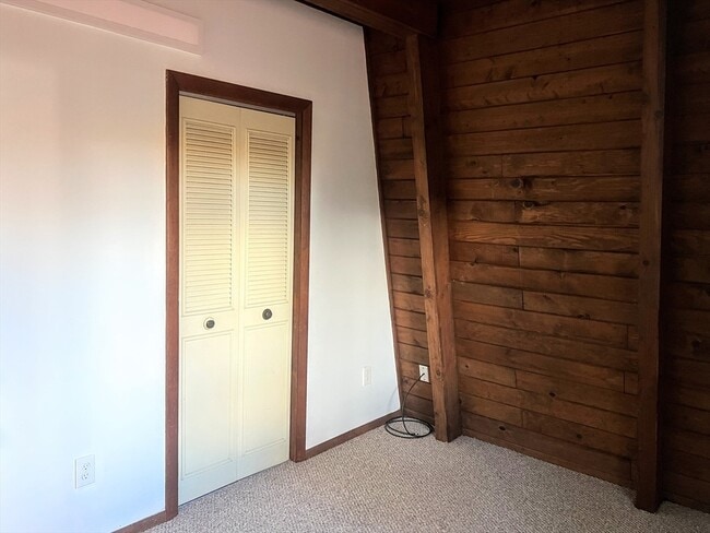 Building Photo - 888 Salem St