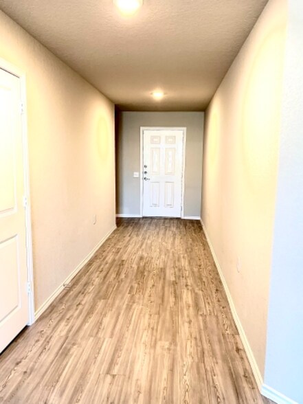 Building Photo - 5606 Willow Breeze