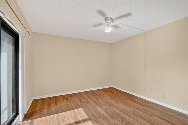 Building Photo - 2494 Waterside Dr