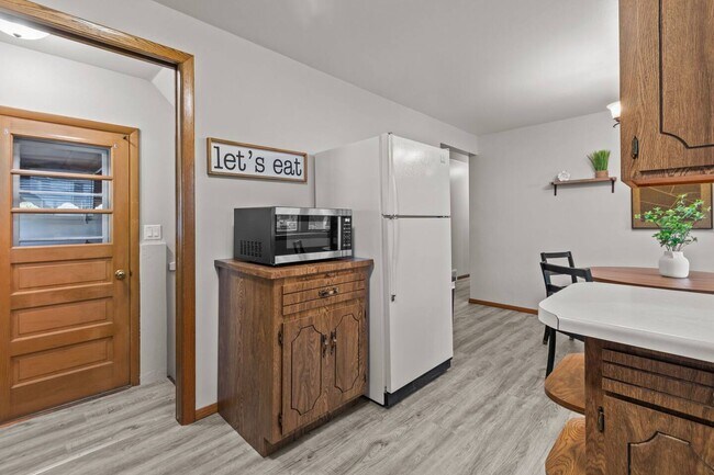 Building Photo - 1221 Kenwood St