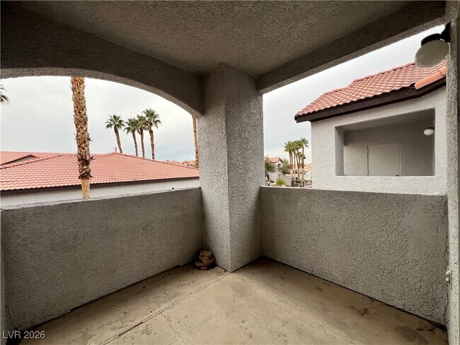 Building Photo - 2615 W Gary Ave