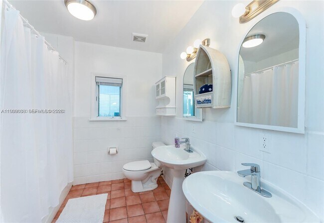 Building Photo - 2379 Overbrook St