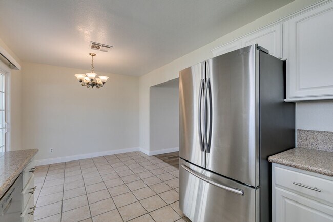 Building Photo - AVAILABLE 1/1/26- Beautiful 3-Bedroom, 2-Bathroom Home in Green Valley