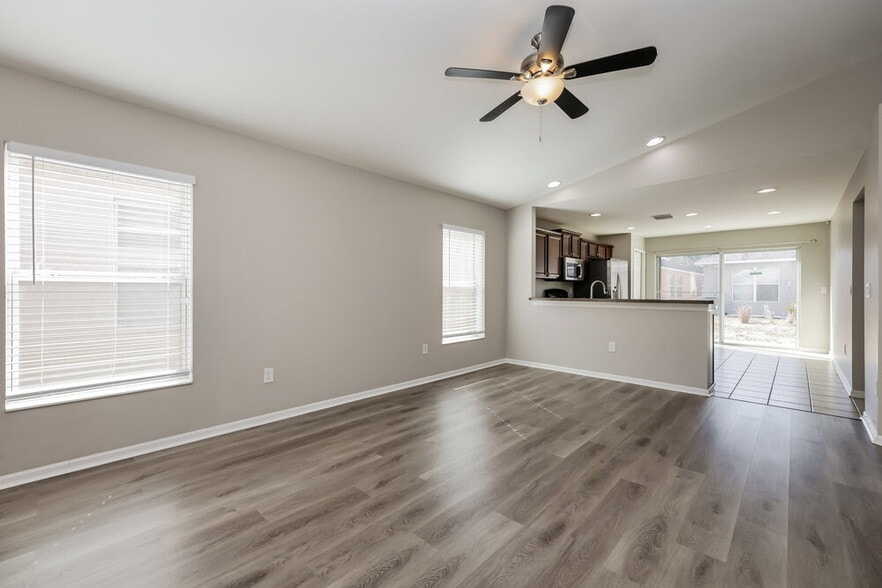 Building Photo - 809 College Chase Dr