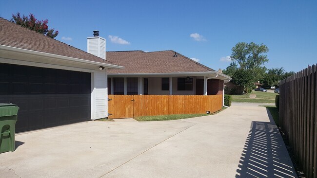 Building Photo - COMING SOON, JANUARY 10TH:  Beautifully Remodeled 3/2/2 Home, Generously updated Smart Home - For...