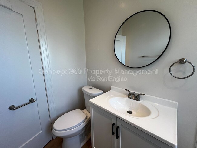 Building Photo - 1421 1/2 Obispo Ave