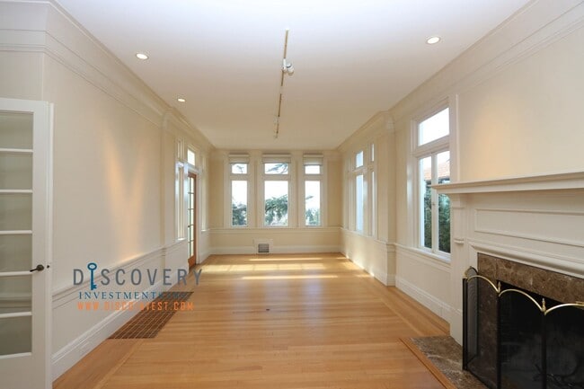 Building Photo - Traditional Six Bedroom Home with Exceptional SF Bay Views with In Law Unit