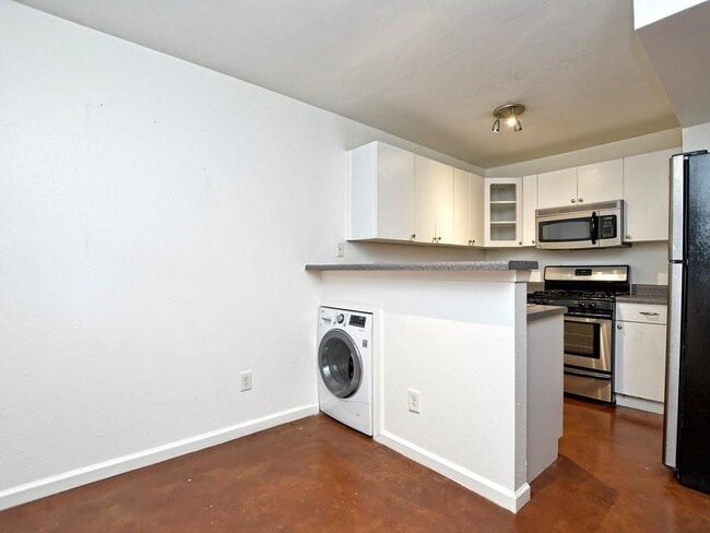 Building Photo - 604 Franklin Blvd