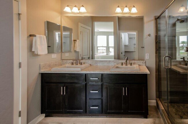 Building Photo - Beautiful 2 bedroom, 2 bath, plus den in an amazing 55+ community in Encanterra! - MEMBERSHIP INC...