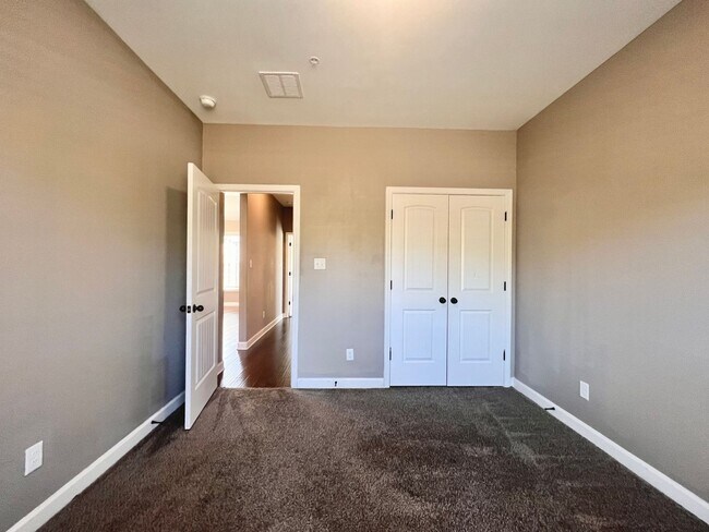Building Photo - GlenCove9124