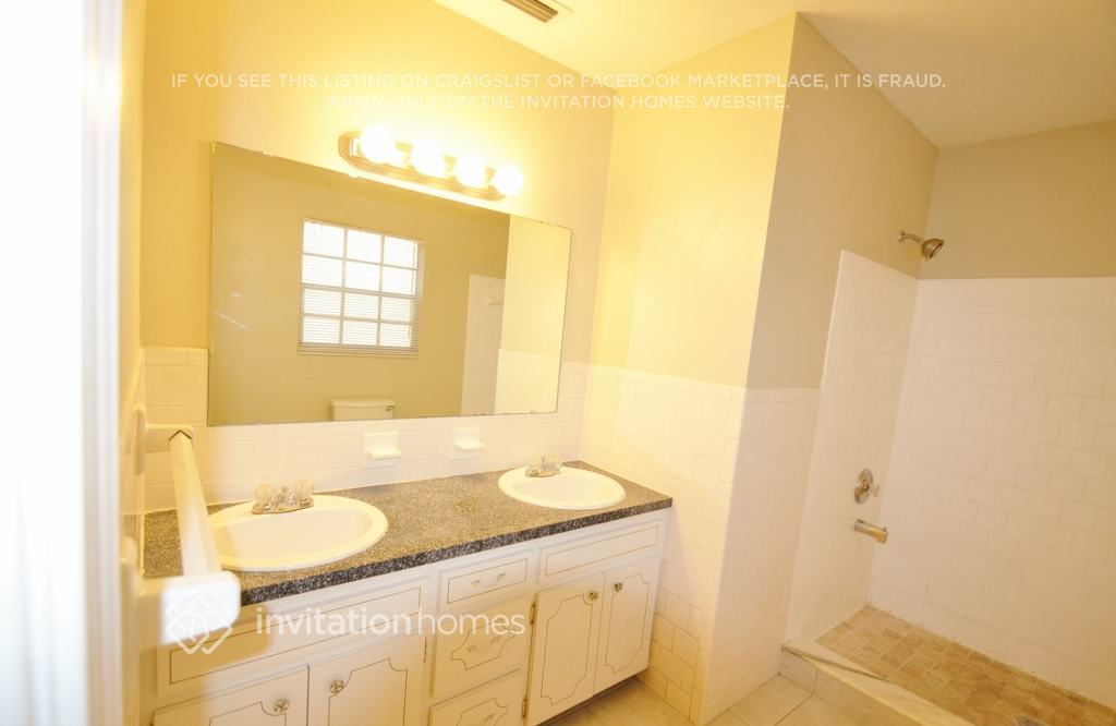 Building Photo - 706 Westwood Cir