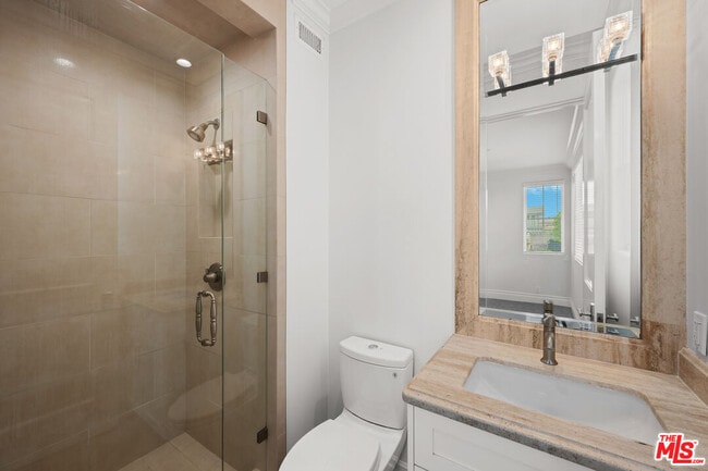 Building Photo - 816 S Catalina Ave