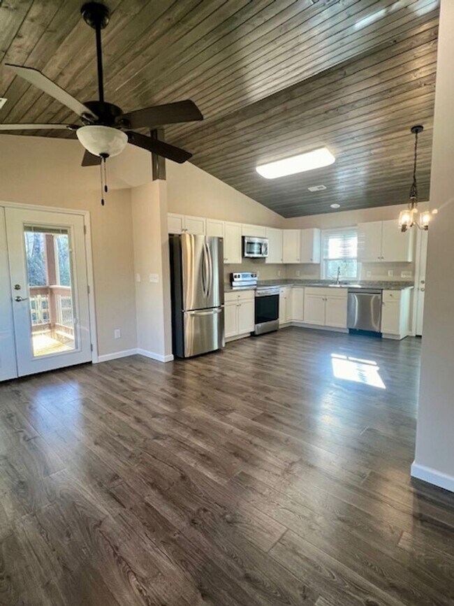 Building Photo - Black Mountain Rental-Fabulous Location!