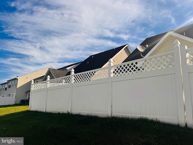 Building Photo - 42 Fuzzy Tail Dr