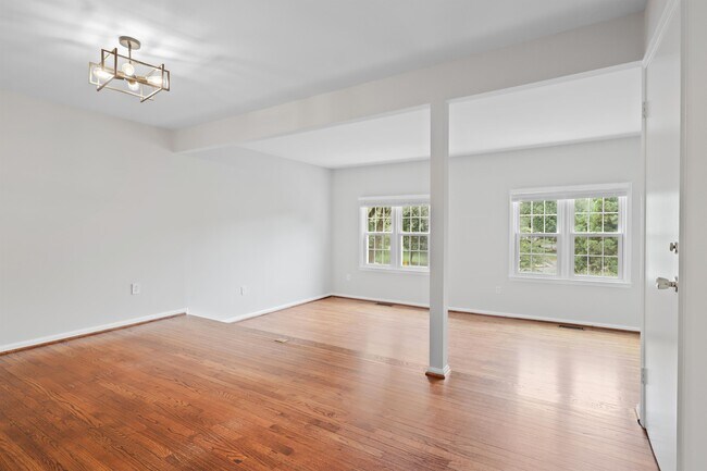 Building Photo - 9913 Longford Ct