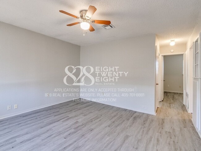 Building Photo - *COMING SOON - TOURS EST TO BEGIN 6/22/26*  2 Bed/1 Bath Tri-plex Home in Noble