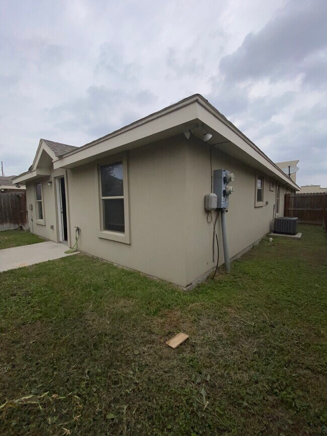 Building Photo - 2110 Taxco Ct