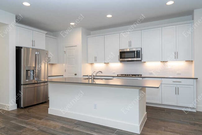 Building Photo - 2312 Ringstaff Rd