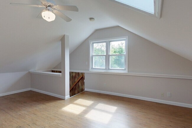 Building Photo - 520 Main St