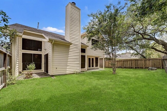 Building Photo - 3310 Meadway Dr