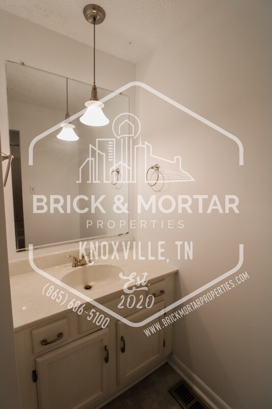 Building Photo - 4003 Valley View Dr NE