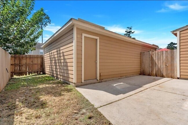 Building Photo - 23843 Single Oak St