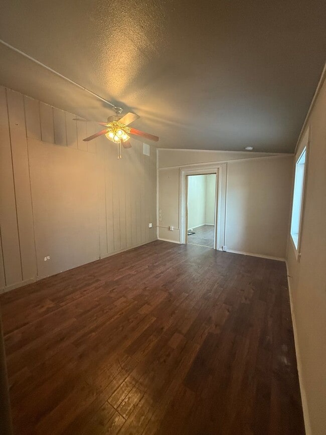 Building Photo - Cozy & Quiet 1 Bedroom, 1 Bath Apartment – Centrally Located