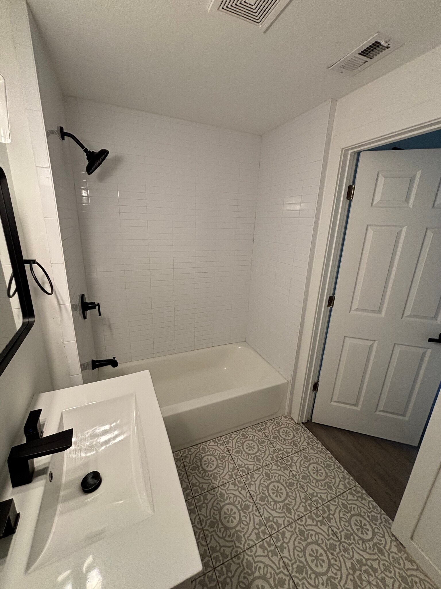 Bathroom 1 - 1511 W Bond St