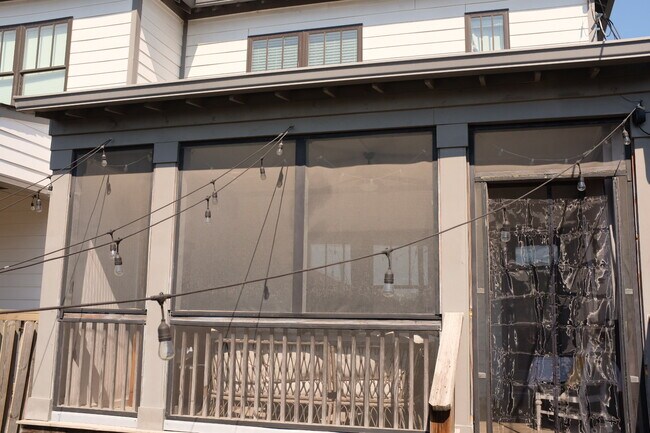 Building Photo - 622 Annex Ave