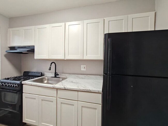 Building Photo - 131 Forest Ave