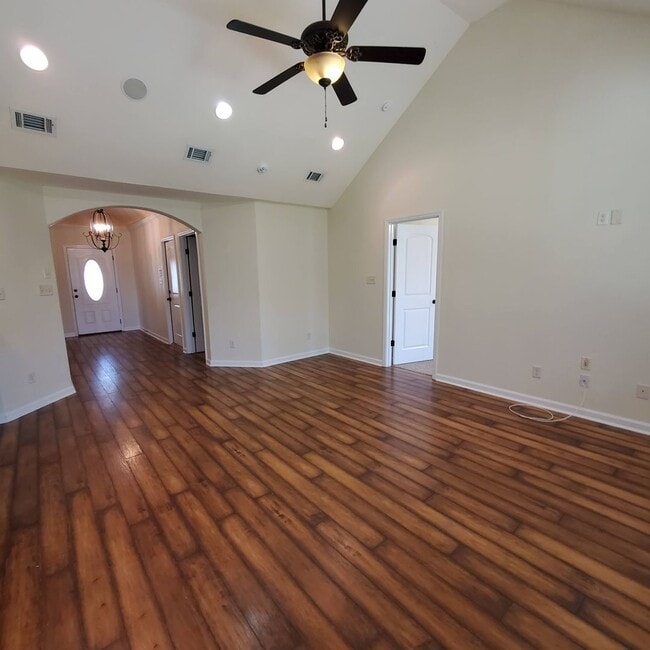 Building Photo - Charming 3BR/2BA Home in Glen Laurel: Mode...