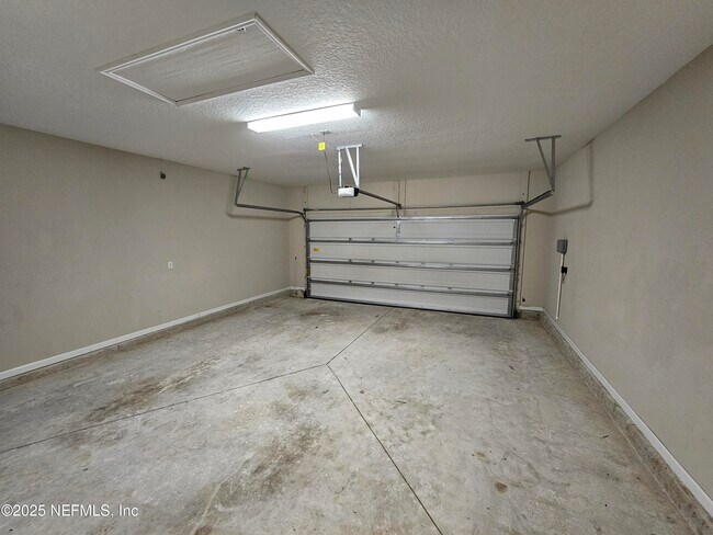 Building Photo - 6864 Crosby Falls Dr