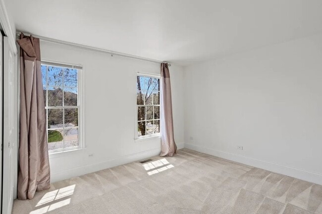 Building Photo - 22 Doral Dr