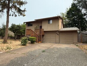 Building Photo - 5900 SW Ellerson Terrace