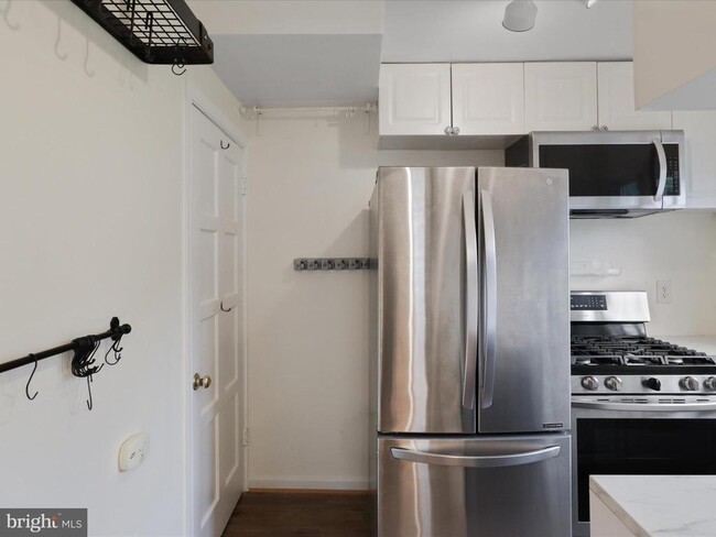 Building Photo - 2614 Jefferson Dr