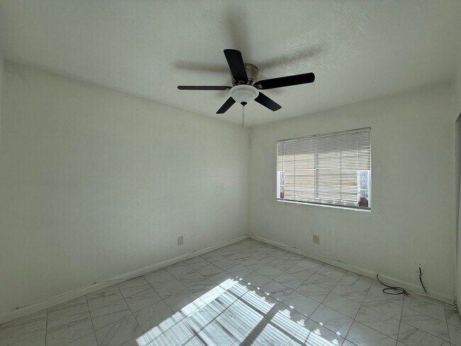 Building Photo - Palmdale 1 bedroom + 1 bath