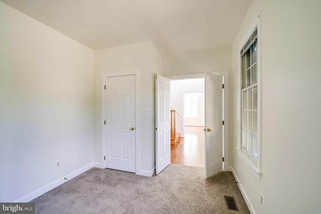 Building Photo - 6207 Woodland Lake Dr