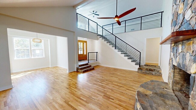 Building Photo - 171 Longwood Dr