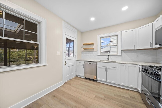 Building Photo - 263 Crestview Rd