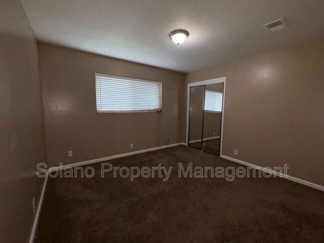 Building Photo - 1992 Oxford Dr